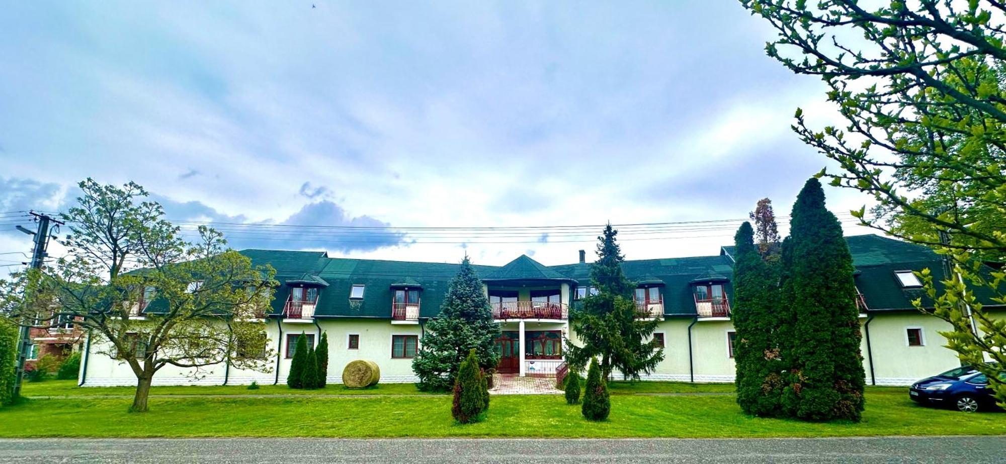 Eden Panzio Aparthotel Buk Luaran gambar