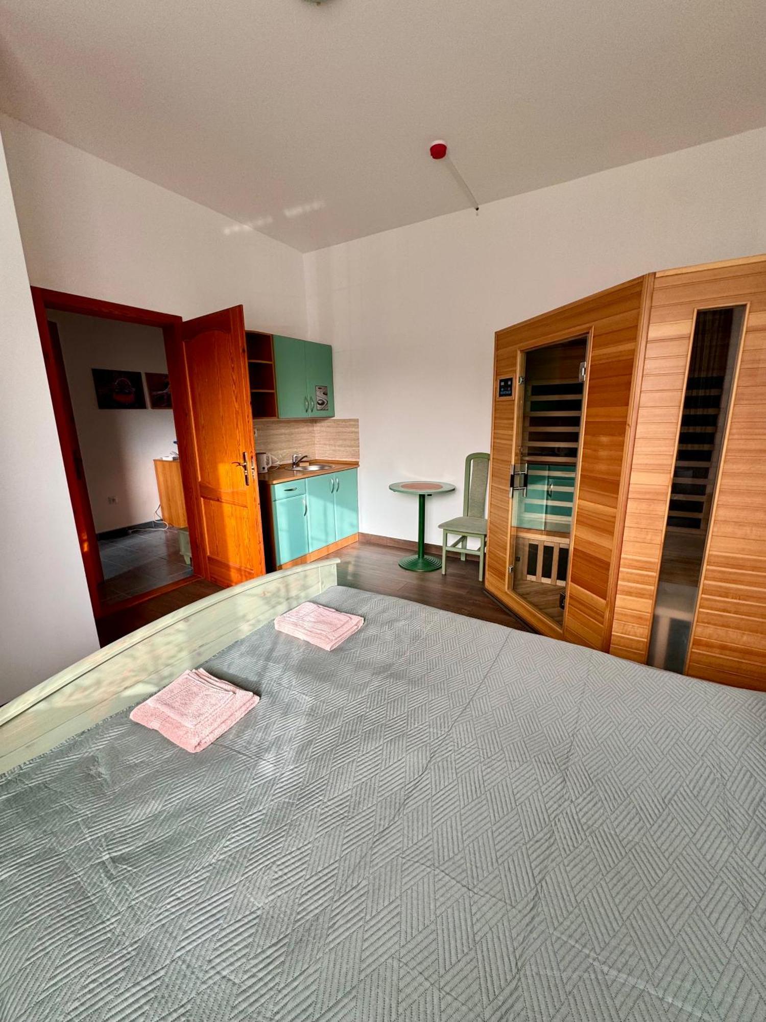 Eden Panzio Aparthotel Buk Luaran gambar