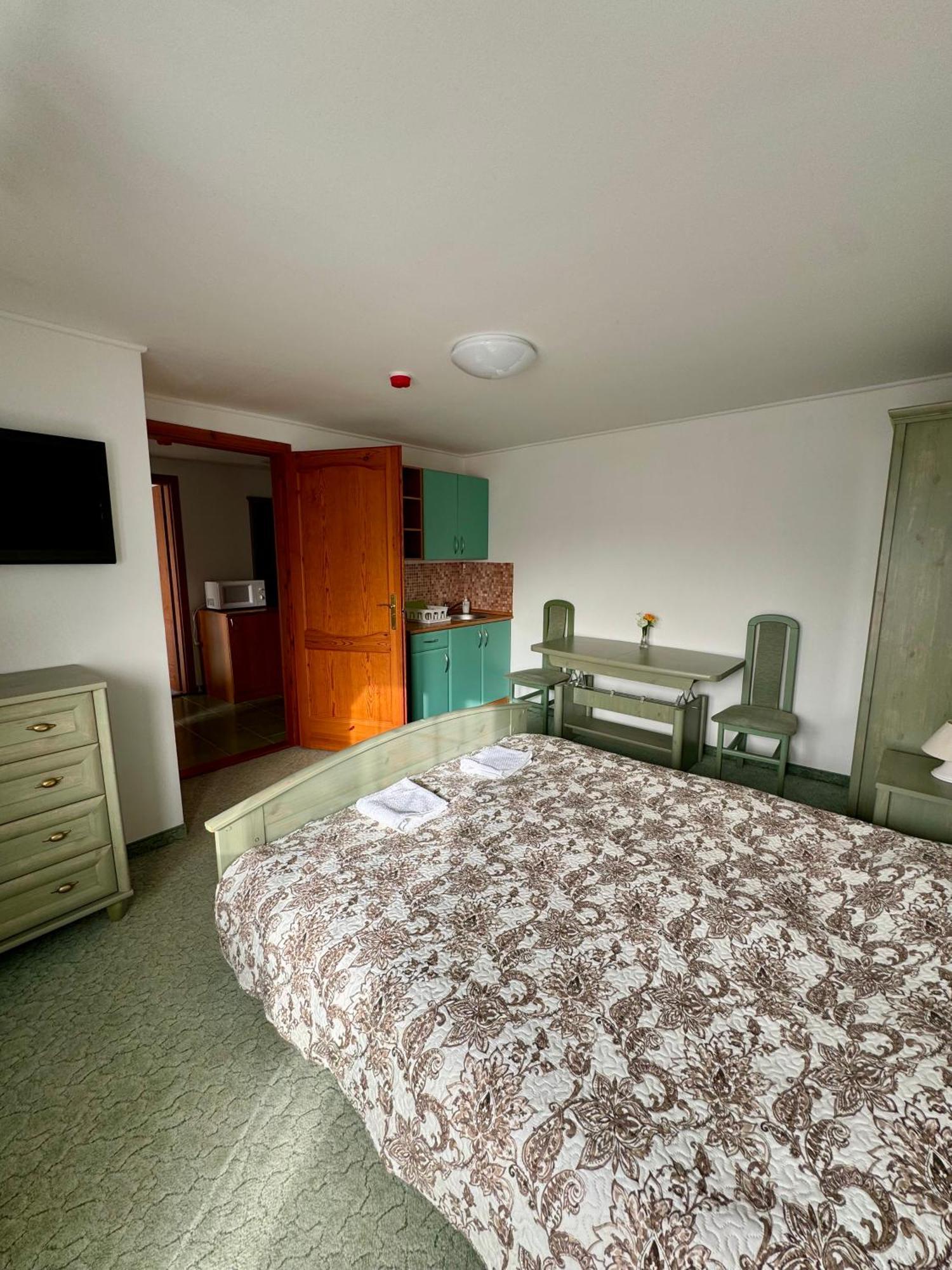Eden Panzio Aparthotel Buk Luaran gambar
