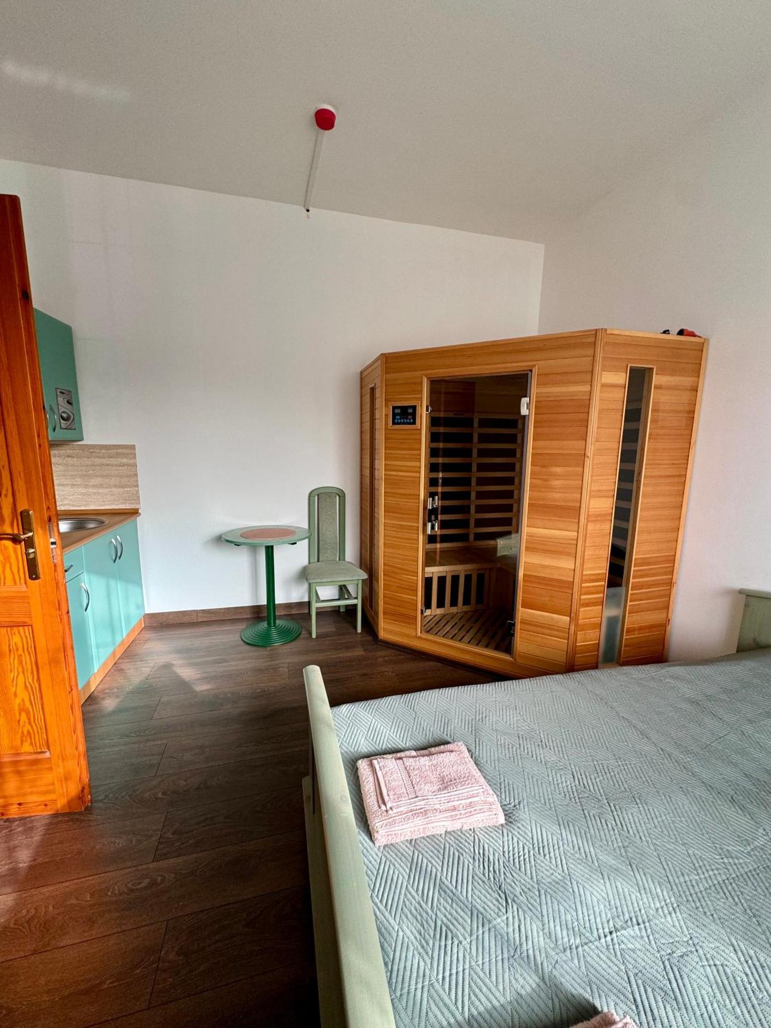 Eden Panzio Aparthotel Buk Luaran gambar