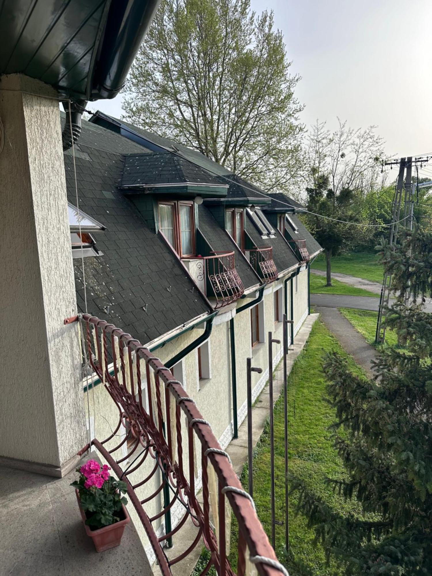 Eden Panzio Aparthotel Buk Luaran gambar